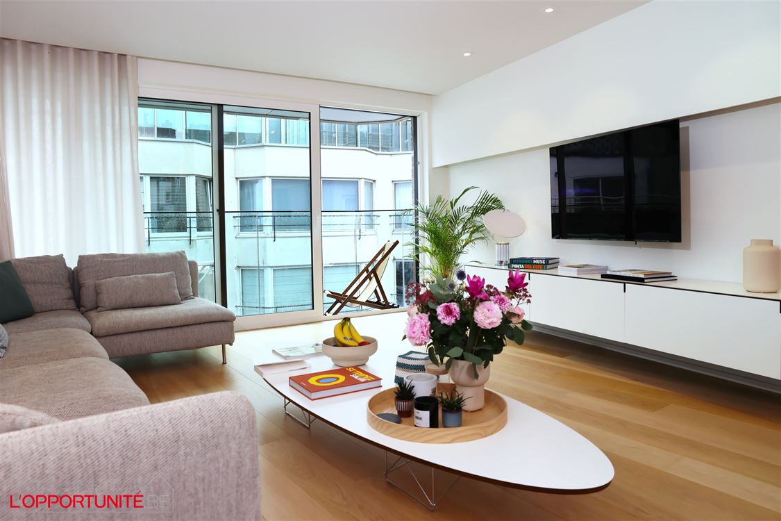 TB appartement ensoleillé,  fraîchement rénové, vue mer partiel (5 ° étage)