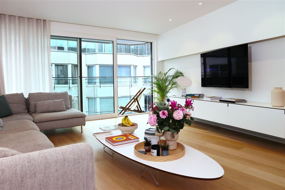 TB appartement ensoleillé, fraîchement rénové, vue mer partiel (5 ° étage)