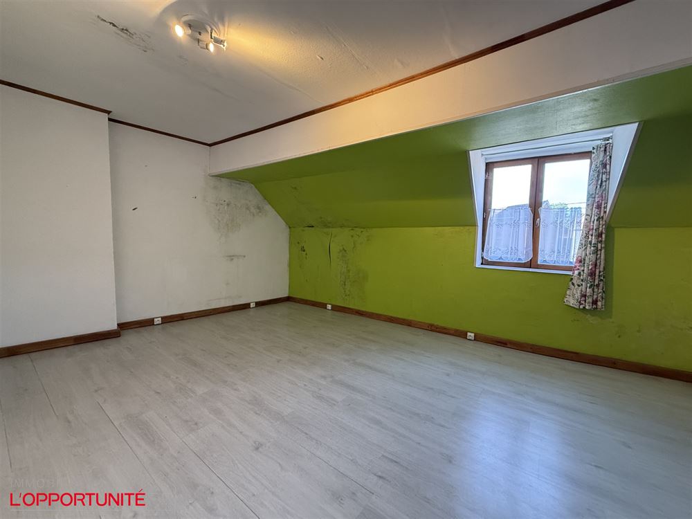 Opportunité rare, ensemble de 2 maisons totalement à restaurer. Cinq chambres possibilité 5 chambres de plus dans les greniers, grand jardin, entrepot à restaurer.