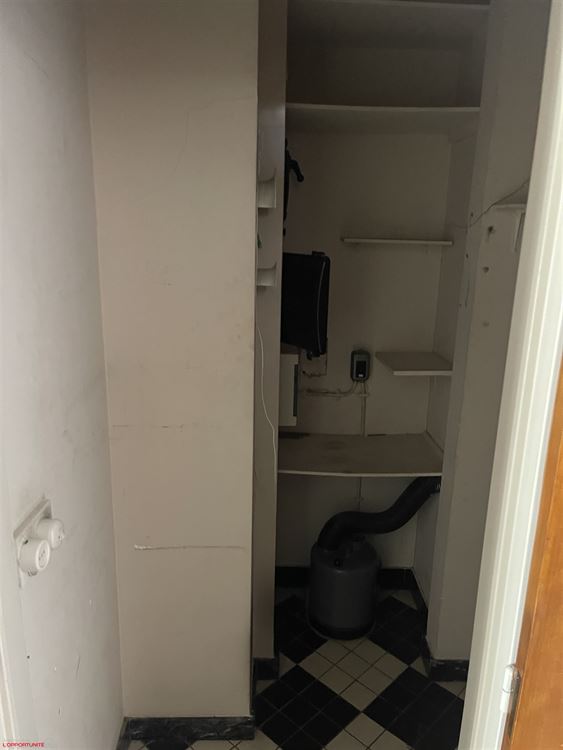 Grand et lumineux Appartement à rénover entièrement 