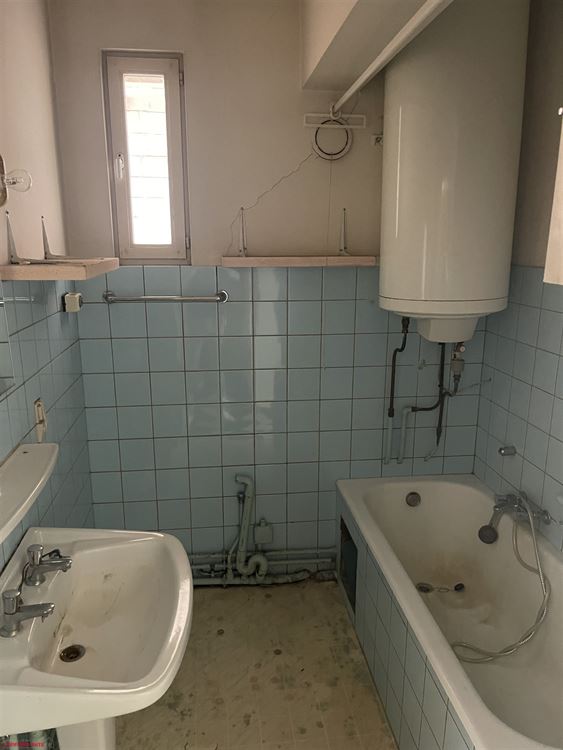Grand et lumineux Appartement à rénover entièrement 