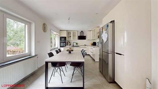 Splendide maison de plain pied rénovée, 4 chambres, électricité conforme 2050, garage, magnifique jardin sud ouest.