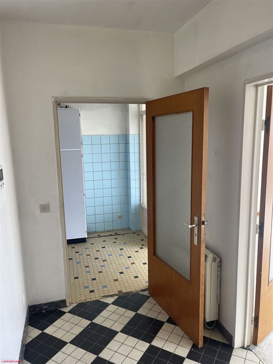 Grand et lumineux Appartement à rénover entièrement 