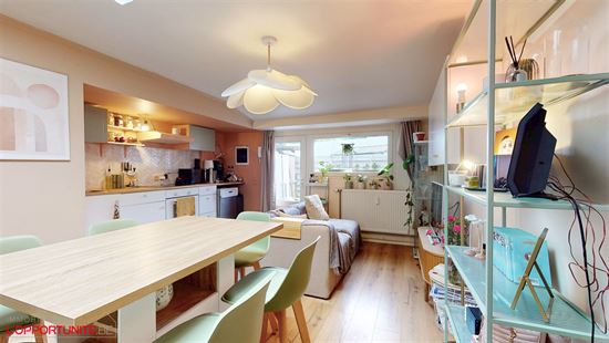 Magnifique appartement une chambre rénové, électricité conforme 2049 avec splendide terrasse et jardinet. Est considéré comme un studio dans l'acte de propriété.