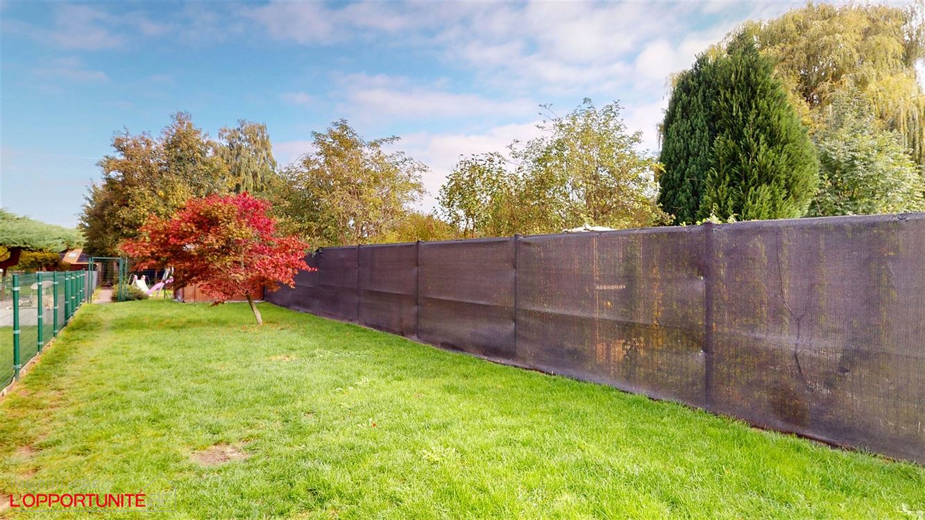 Magnifique maison deux chambres, grenier amenageable, terrasse et beau jardin.