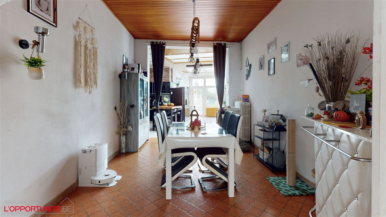 Magnifique maison deux chambres, grenier amenageable, terrasse et beau jardin.