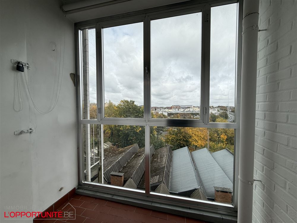 Magnifique appartement PEB B à renover, 4 chambres, garage et caves.