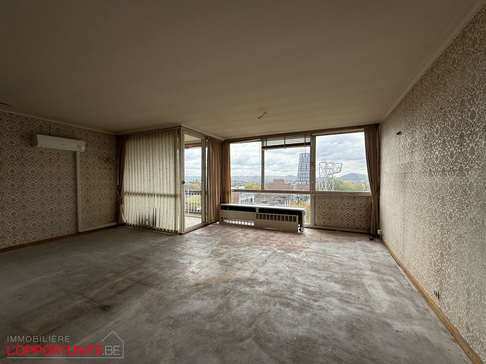 Magnifique appartement PEB B à renover, 4 chambres, garage et caves.
