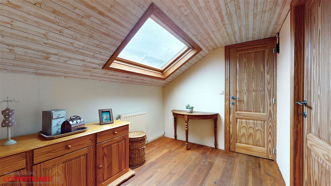 Magnifique maison rénovée, 3 chambres, PEB C, élec conforme, 2 clim réversibles. beau jardin et passage latéral.