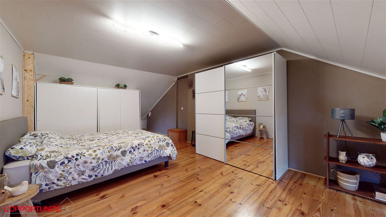 Magnifique maison rénovée, 3 chambres, PEB C, élec conforme, 2 clim réversibles. beau jardin et passage latéral.