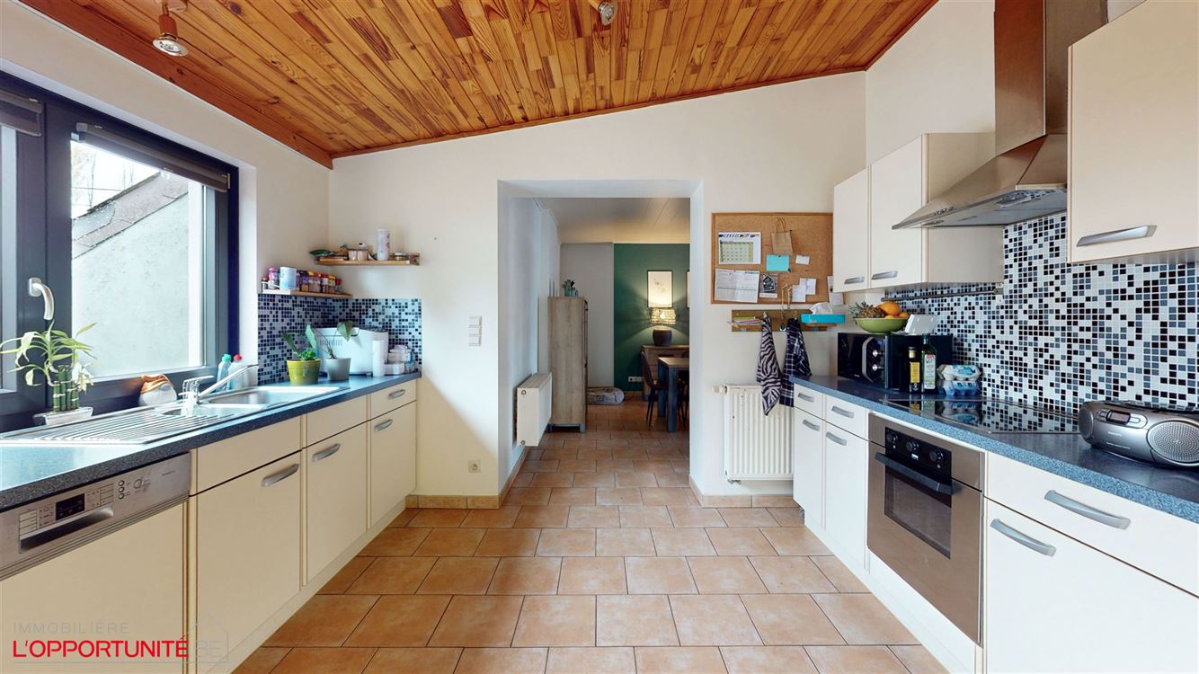 Magnifique maison rénovée, 3 chambres, PEB C, élec conforme, 2 clim réversibles. beau jardin et passage latéral.