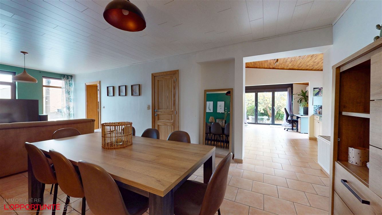 Magnifique maison rénovée, 3 chambres, PEB C, élec conforme, 2 clim réversibles. beau jardin et passage latéral.