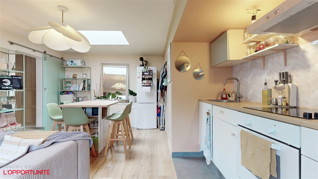 Magnifique appartement une chambre rénové, électricité conforme 2049 avec splendide terrasse et jardinet. Est considéré comme un studio dans l'acte de propriété.