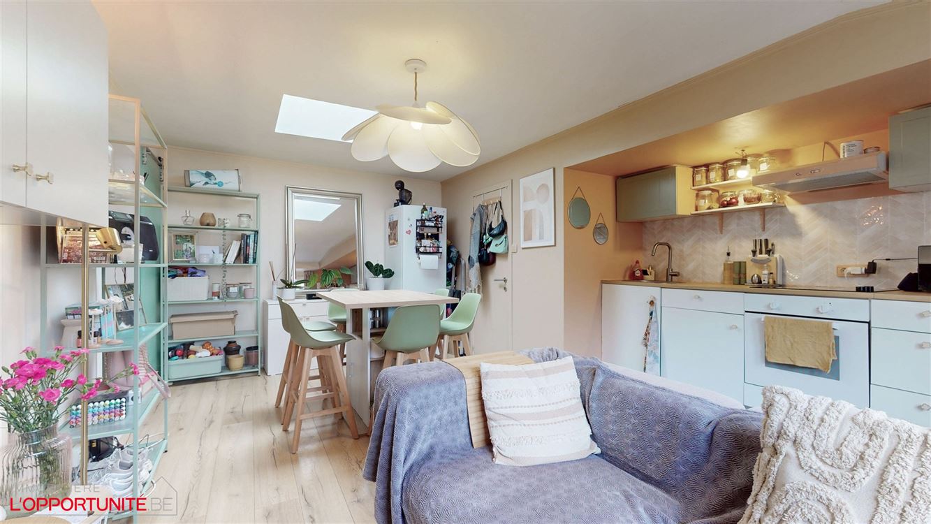 Magnifique appartement une chambre rénové, électricité conforme 2049 avec splendide terrasse et jardinet. Est considéré comme un studio dans l'acte de propriété.