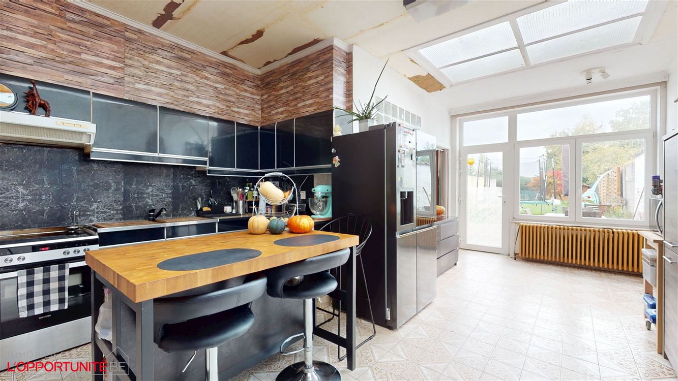 Magnifique maison deux chambres, grenier amenageable, terrasse et beau jardin.