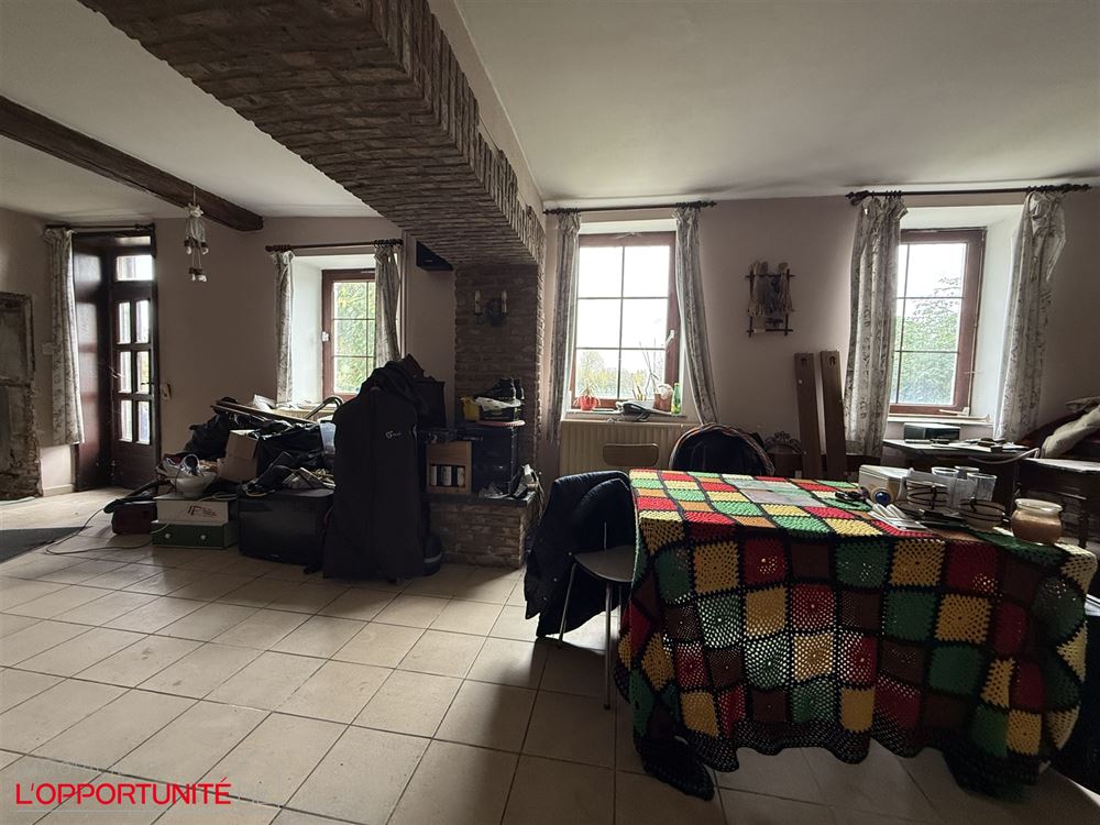 Exceptionnelle fermette de 1850 entièrement à renover, splendide grange, étable, terrain de 40 ares.