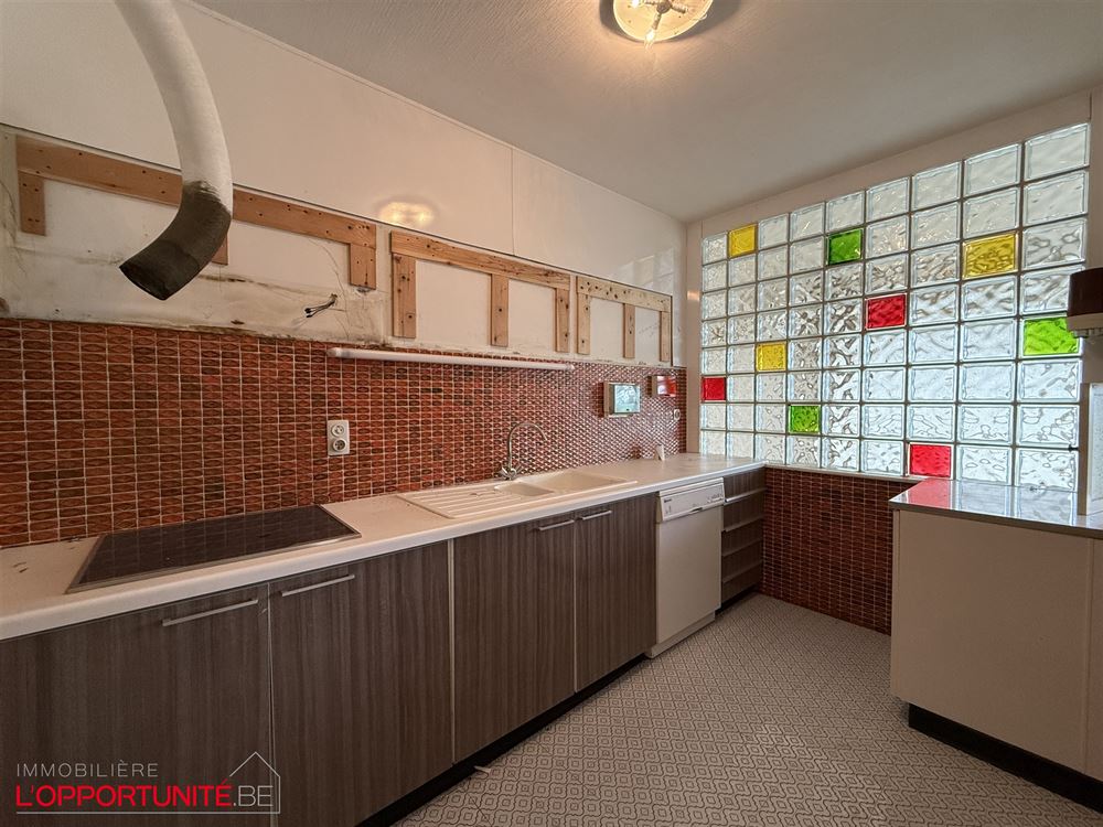 Magnifique appartement PEB B à renover, 4 chambres, garage et caves.