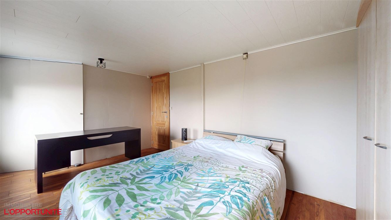 Magnifique maison rénovée, 3 chambres, PEB C, élec conforme, 2 clim réversibles. beau jardin et passage latéral.