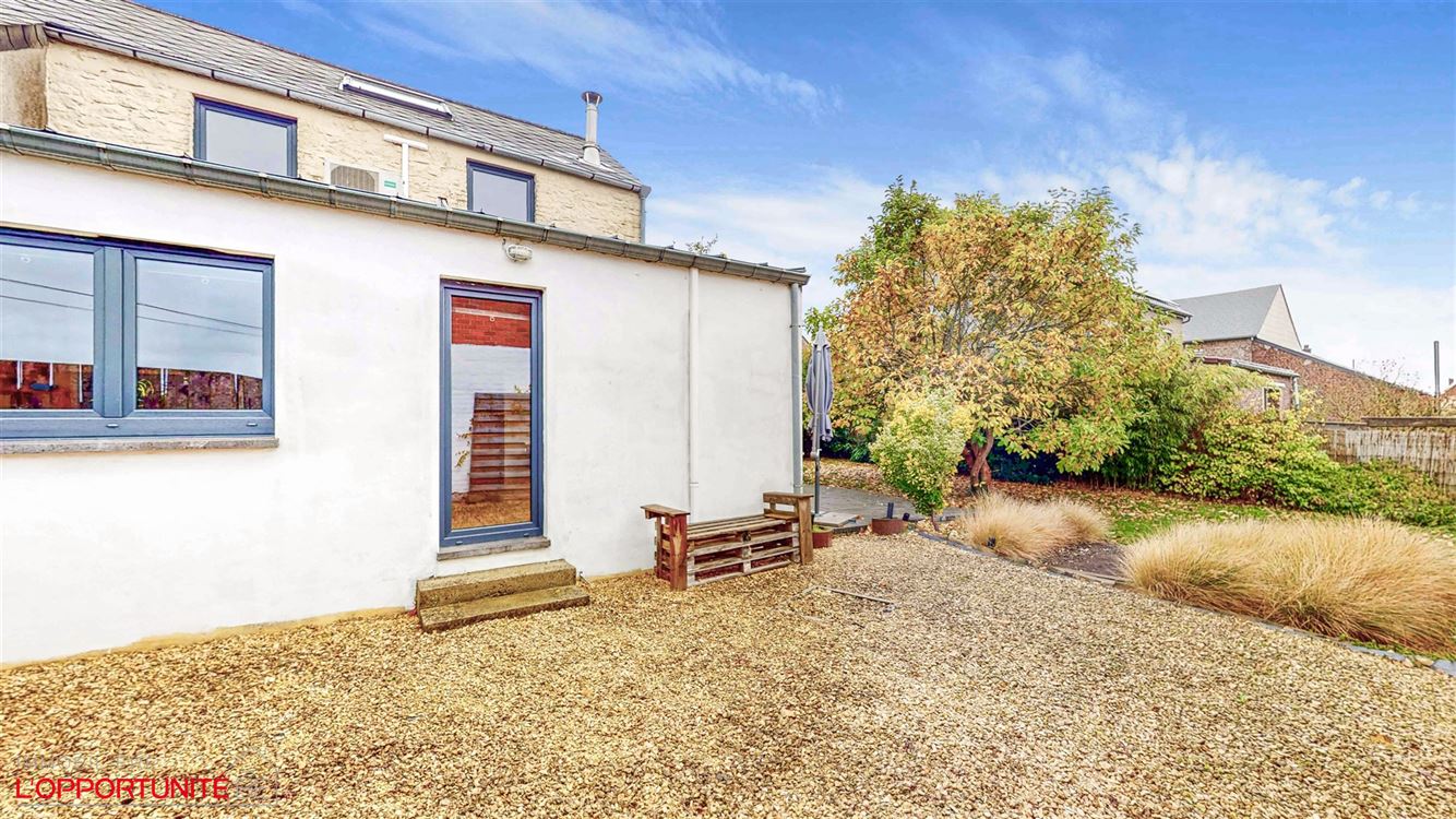 Magnifique maison rénovée, 3 chambres, PEB C, élec conforme, 2 clim réversibles. beau jardin et passage latéral.