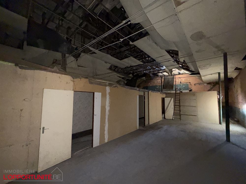 Maison + entrepôt 340m² entièrement à restaurer. Possibilité, appartements, entrepôt, maison unifamiliale.