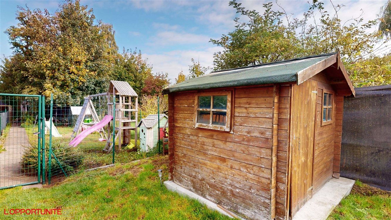Magnifique maison deux chambres, grenier amenageable, terrasse et beau jardin.