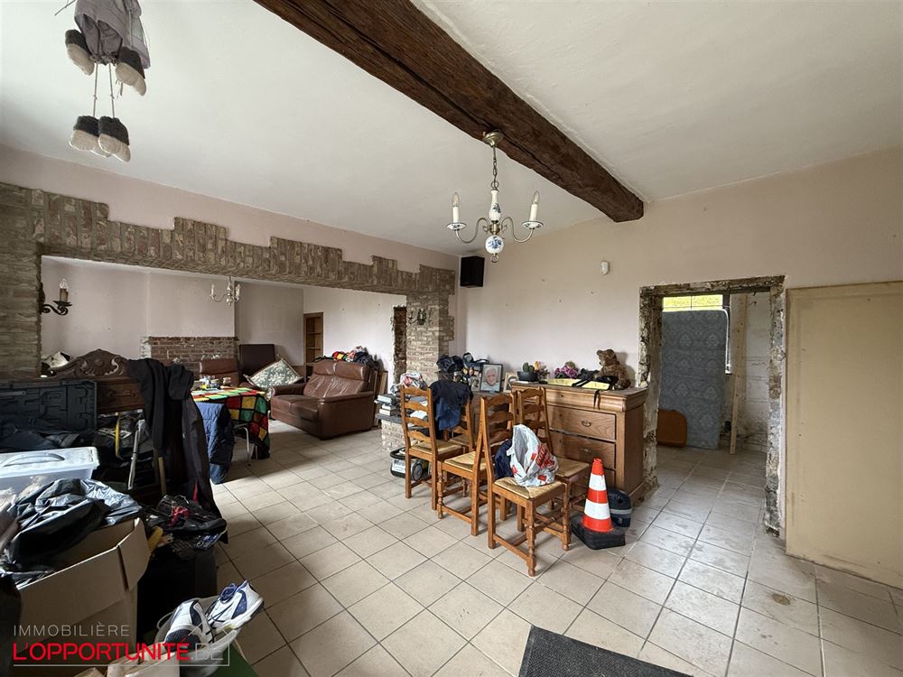 Exceptionnelle fermette de 1850 entièrement à renover, splendide grange, étable, terrain de 40 ares.