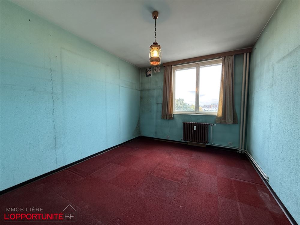 Magnifique appartement PEB B à renover, 4 chambres, garage et caves.