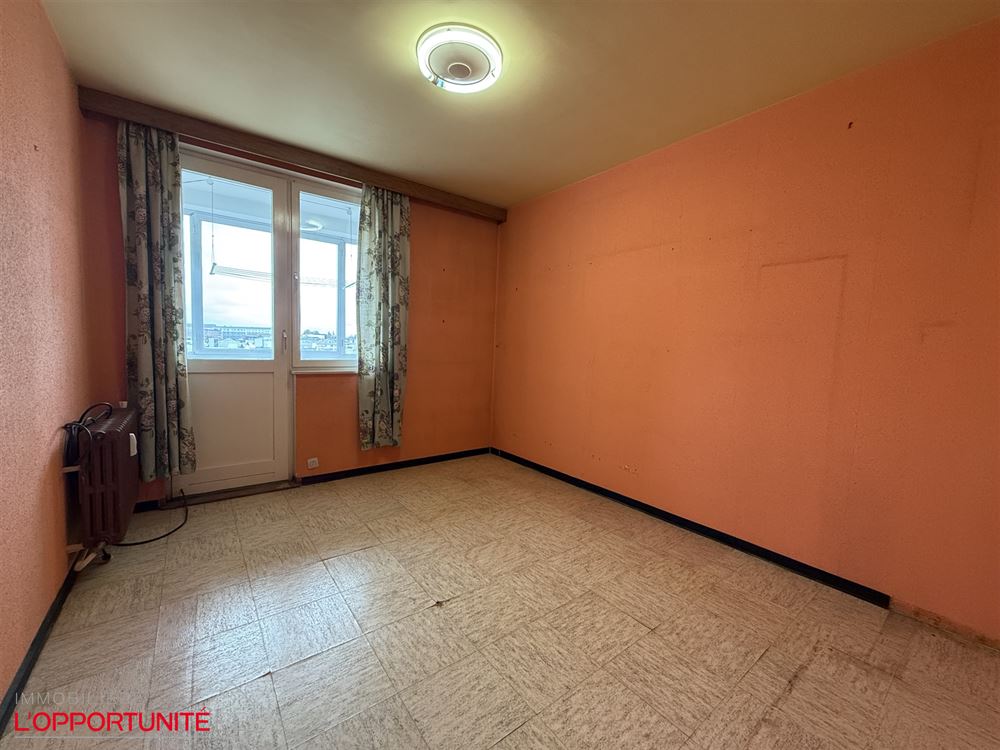 Magnifique appartement PEB B à renover, 4 chambres, garage et caves.