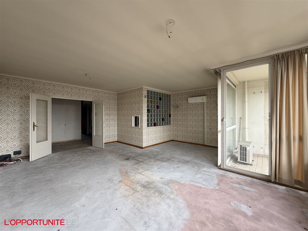 Magnifique appartement PEB B à renover, 4 chambres, garage et caves.