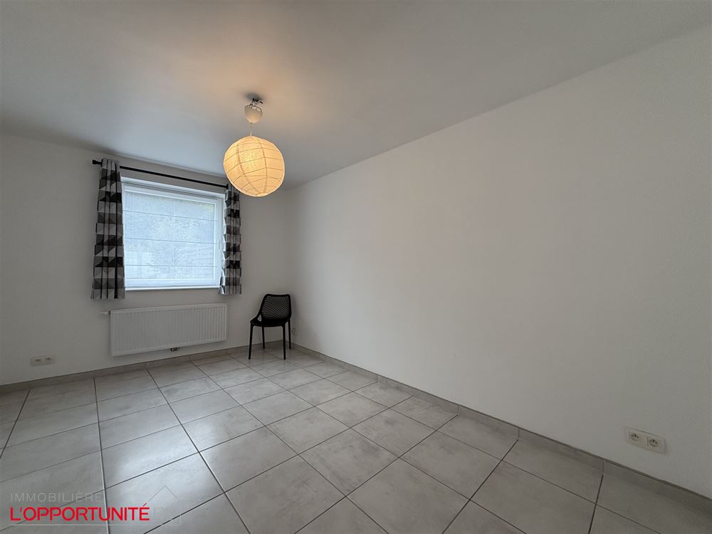 RARE maison une chambre, 4 façades de plain pied totalement renovée avec passage lateral privatif et jardin.