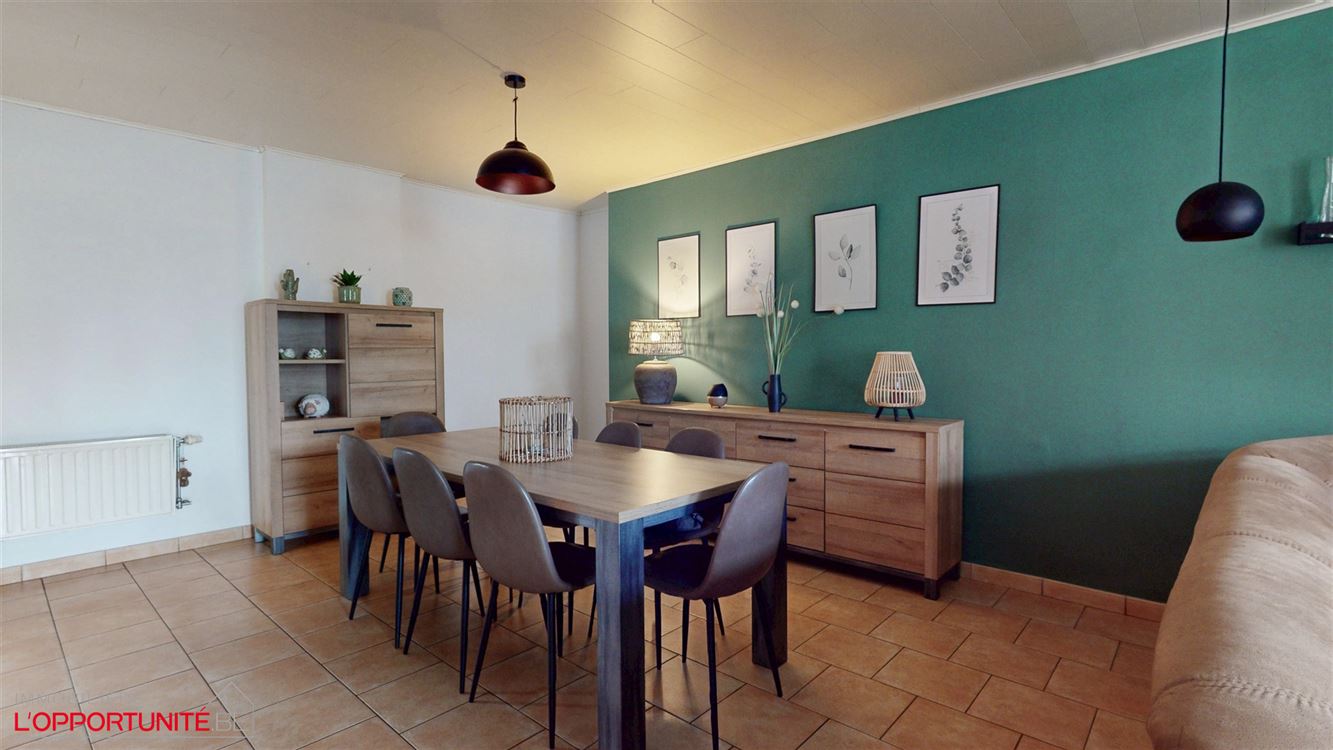 Magnifique maison rénovée, 3 chambres, PEB C, élec conforme, 2 clim réversibles. beau jardin et passage latéral.