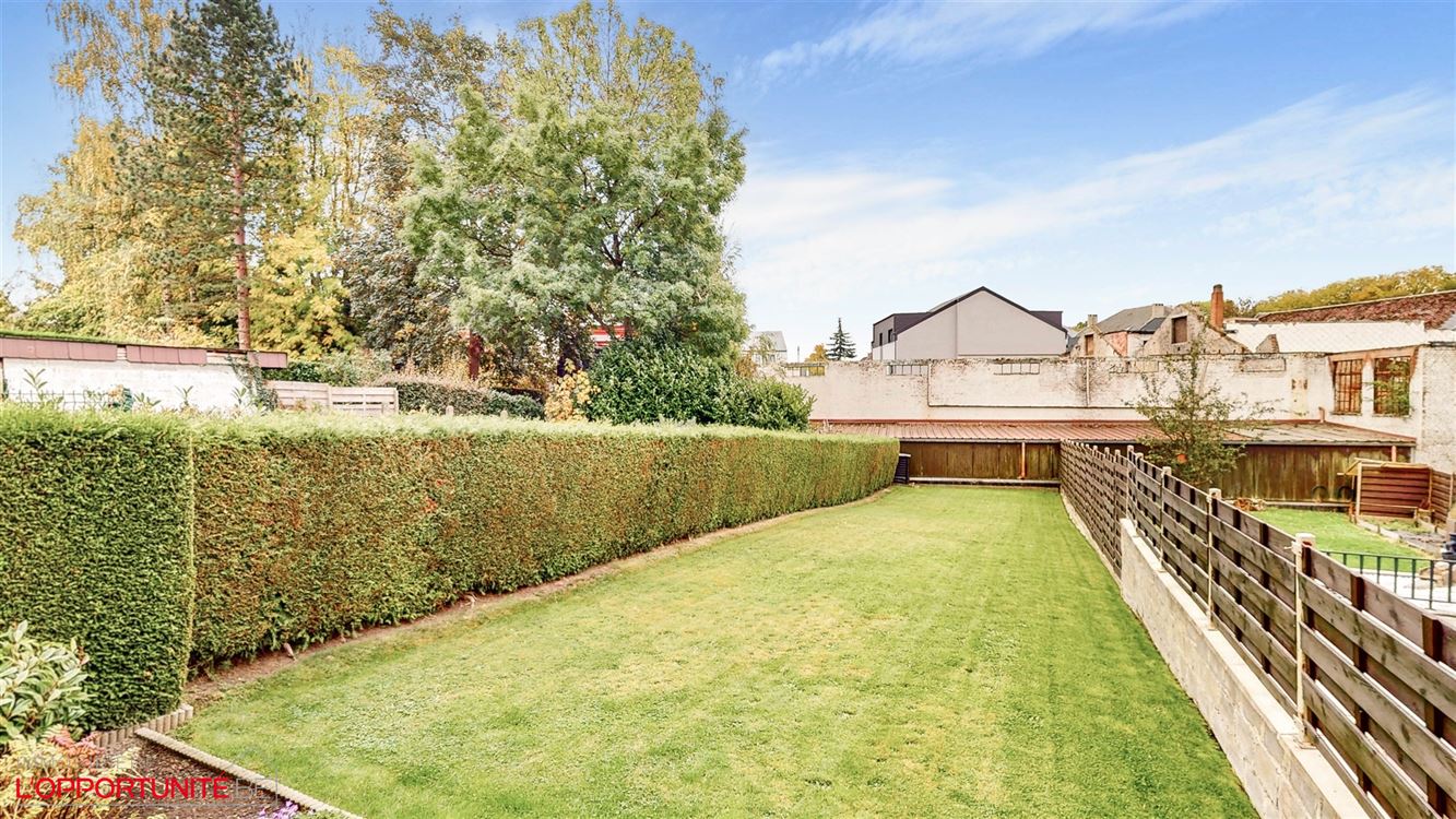 Splendide maison 3 chambres, 3 façades, passage latéral privatif, grenier, belle terrasse et magnifique jardin SUD.