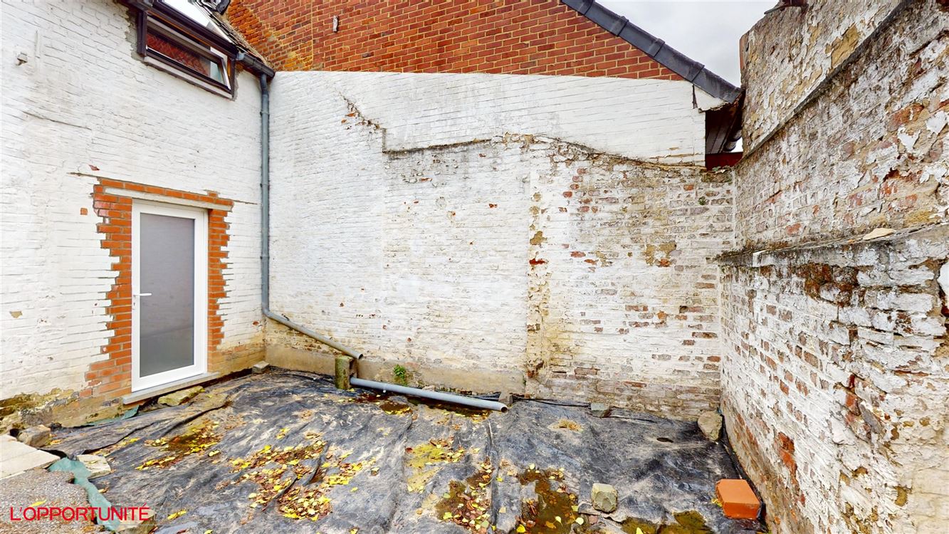 Magnifique maison bel étage, deux chambres, terrasse et garage.