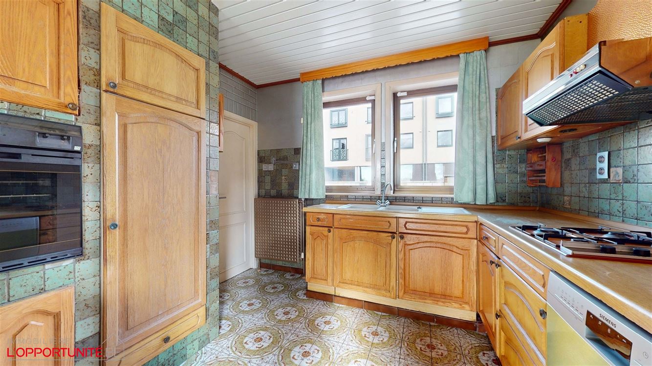 Belle maison 4 facades en bel étage inversé, deux chambres, magnifique jardin.