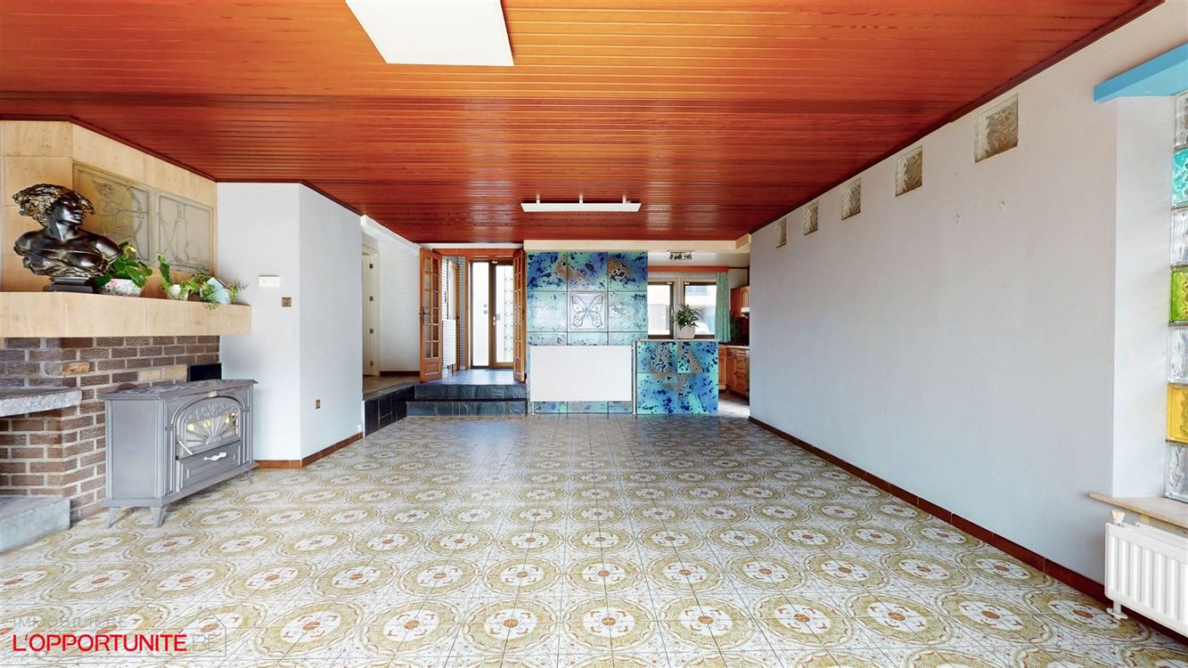 Belle maison 4 facades en bel étage inversé, deux chambres, magnifique jardin.