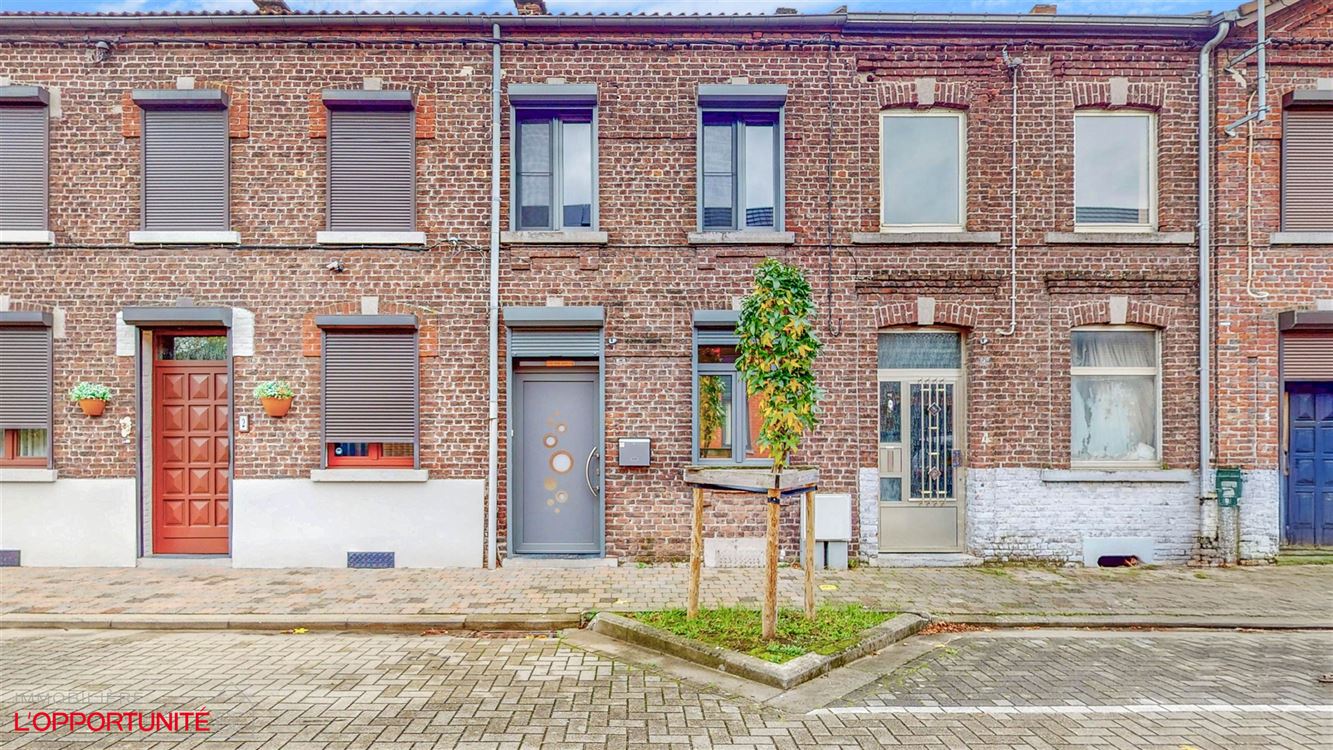 Magnifique maison renovée trois chambres, elec conforme 2042, terrasse et jardinet.