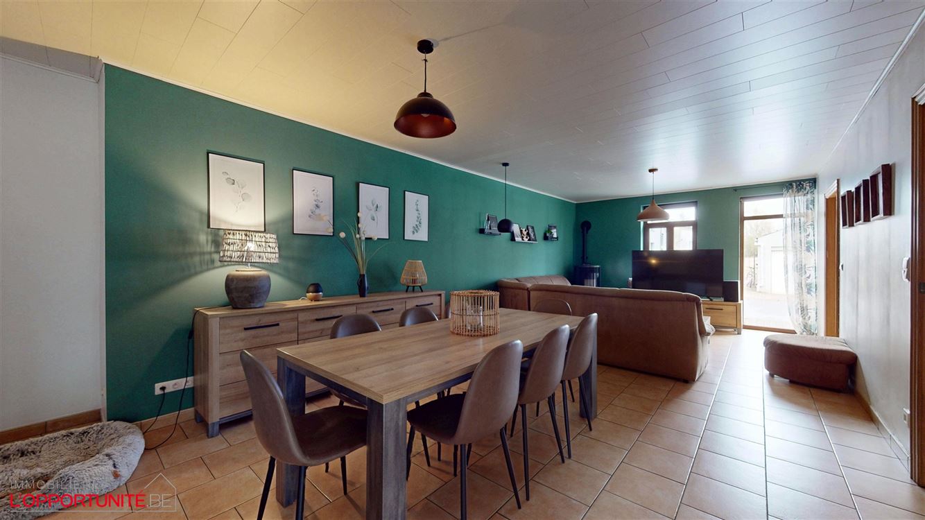 Magnifique maison rénovée, 3 chambres, PEB C, élec conforme, 2 clim réversibles. beau jardin et passage latéral.