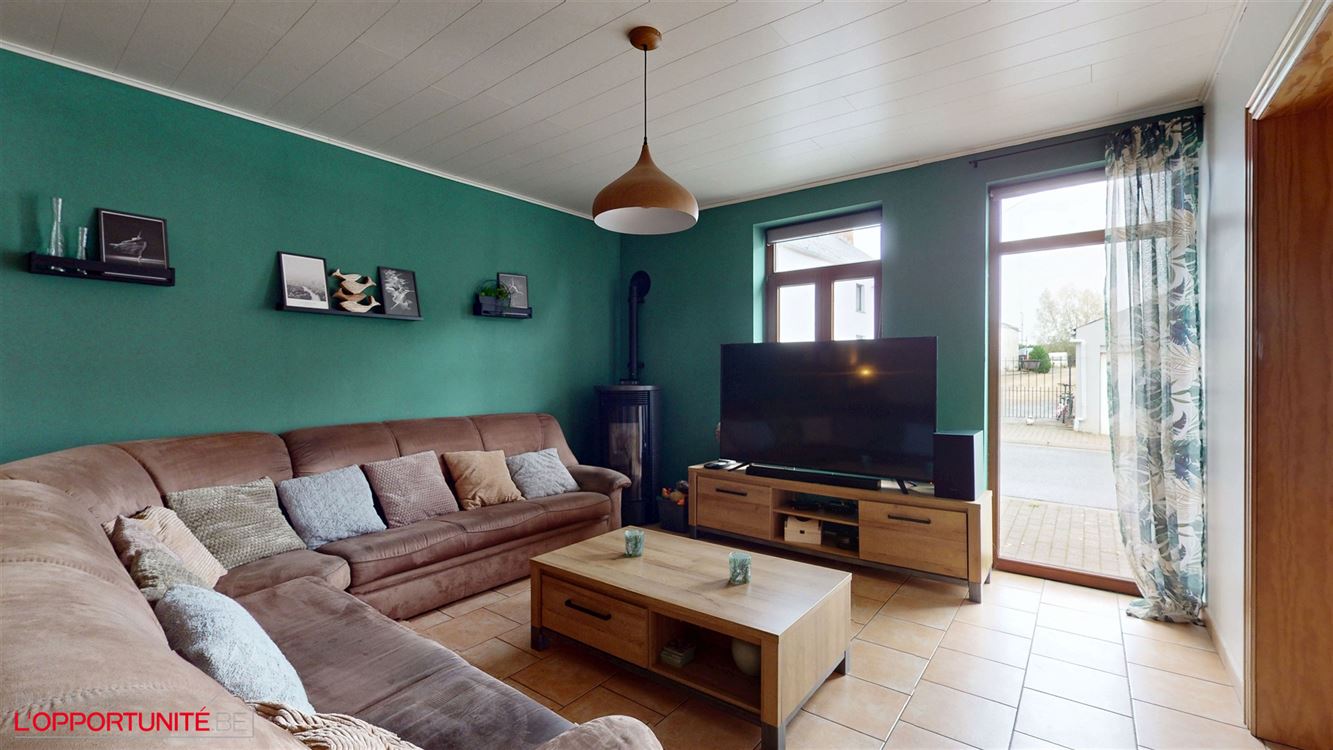 Magnifique maison rénovée, 3 chambres, PEB C, élec conforme, 2 clim réversibles. beau jardin et passage latéral.