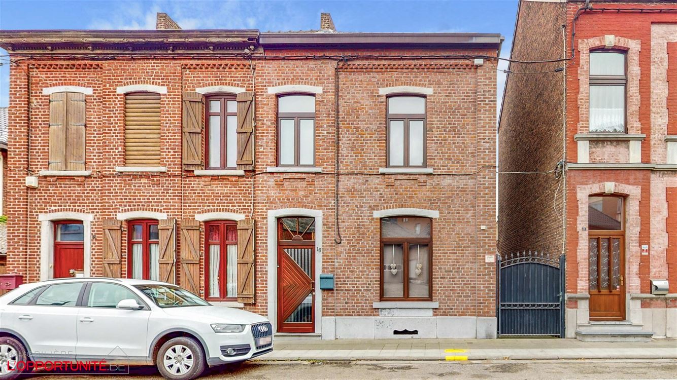 Splendide maison 3 chambres, 3 façades, passage latéral privatif, grenier, belle terrasse et magnifique jardin SUD.