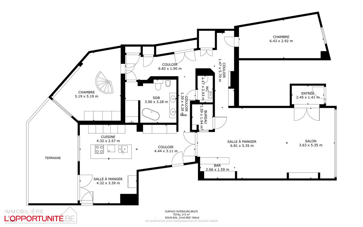 Luxueux appartement entièrement rénové avec gout, 3 chambres, 18 panneaux, électricité conforme 2047, terrasse et garage.