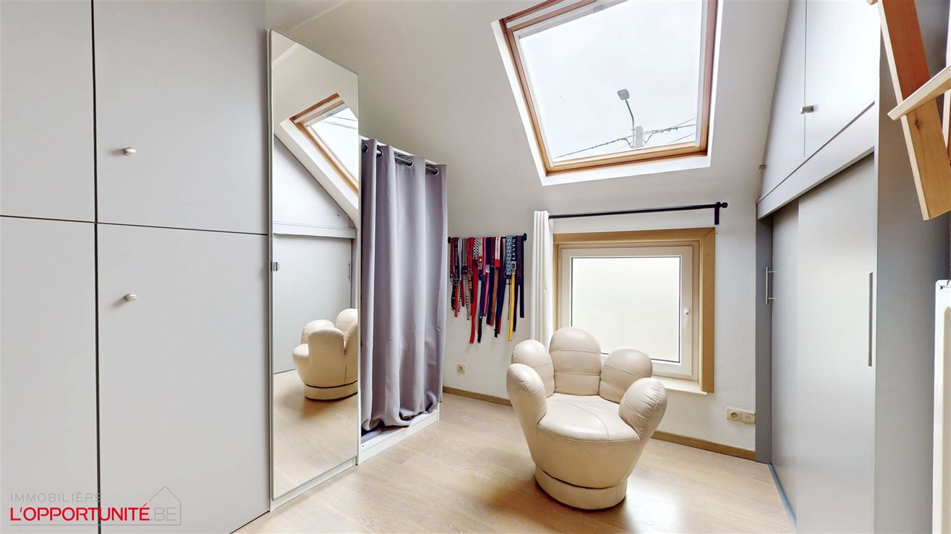 Magnifique maison bel étage, deux chambres, terrasse et garage.