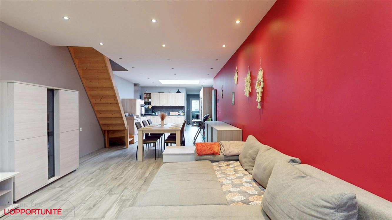 Magnifique maison renovée trois chambres, elec conforme 2042, terrasse et jardinet.