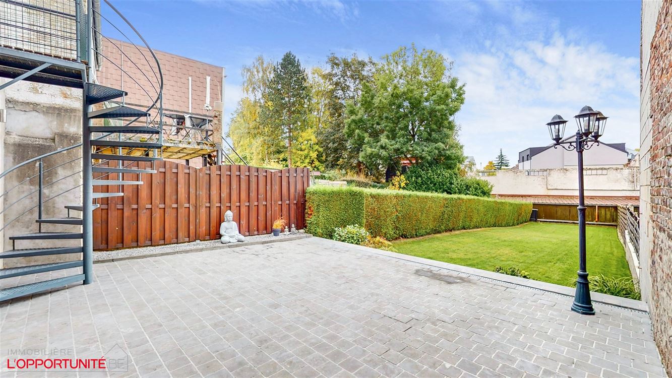 Splendide maison 3 chambres, 3 façades, passage latéral privatif, grenier, belle terrasse et magnifique jardin SUD.