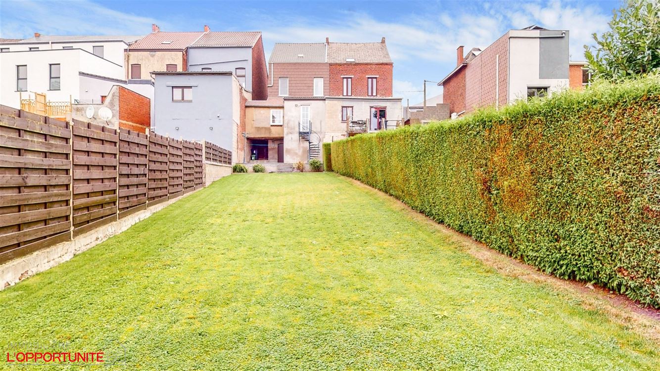 Splendide maison 3 chambres, 3 façades, passage latéral privatif, grenier, belle terrasse et magnifique jardin SUD.