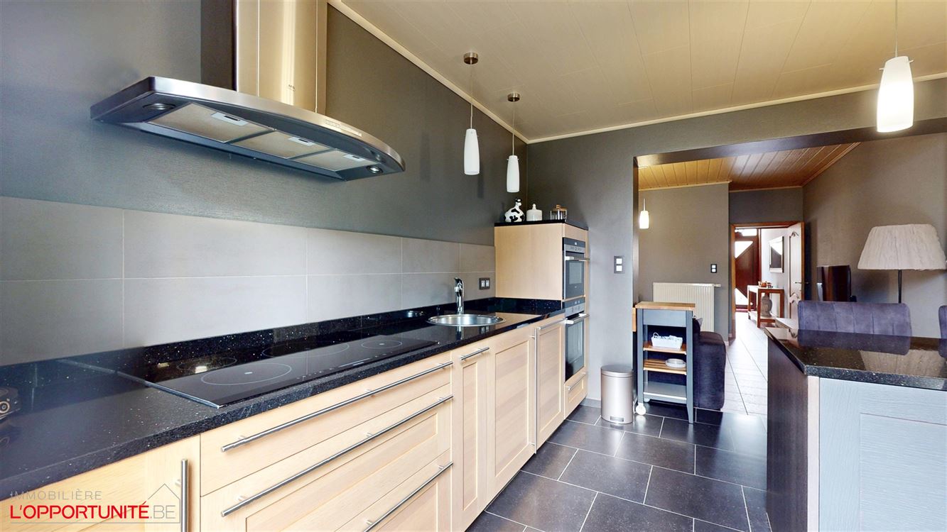 Splendide maison 3 chambres, 3 façades, passage latéral privatif, grenier, belle terrasse et magnifique jardin SUD.