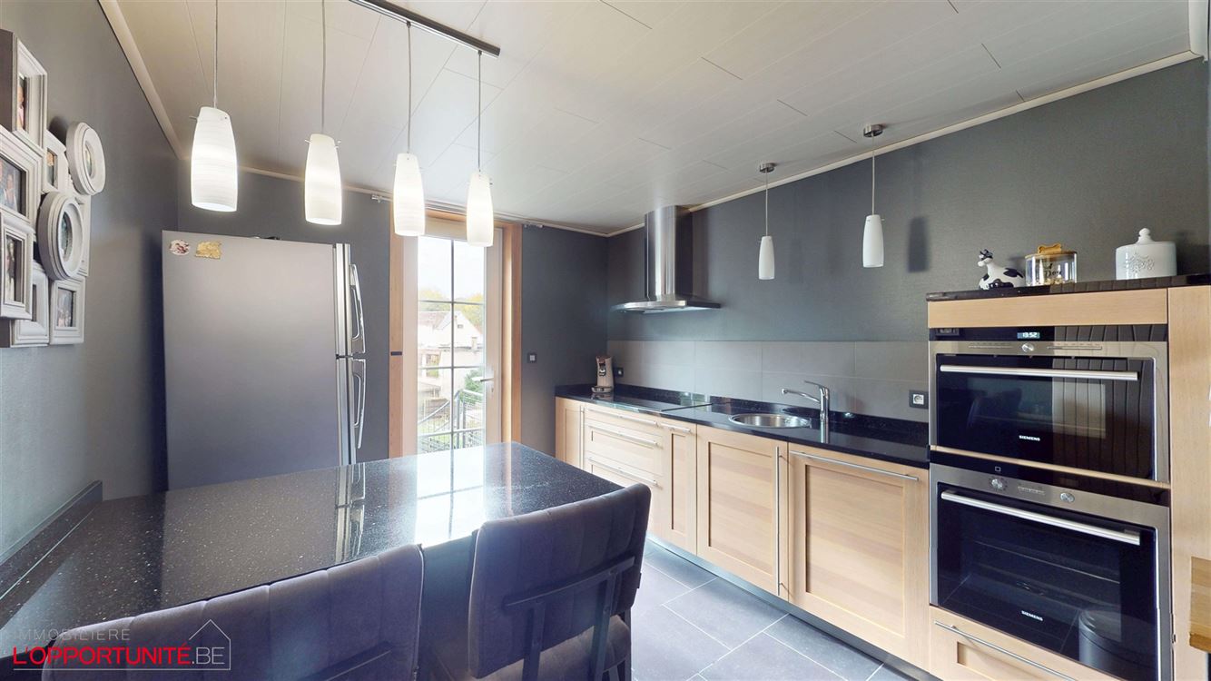 Splendide maison 3 chambres, 3 façades, passage latéral privatif, grenier, belle terrasse et magnifique jardin SUD.