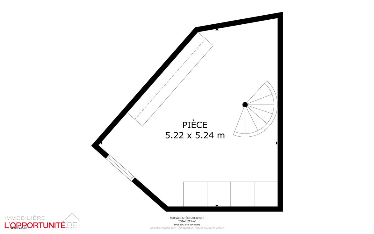 Luxueux appartement entièrement rénové avec gout, 3 chambres, 18 panneaux, électricité conforme 2047, terrasse et garage.