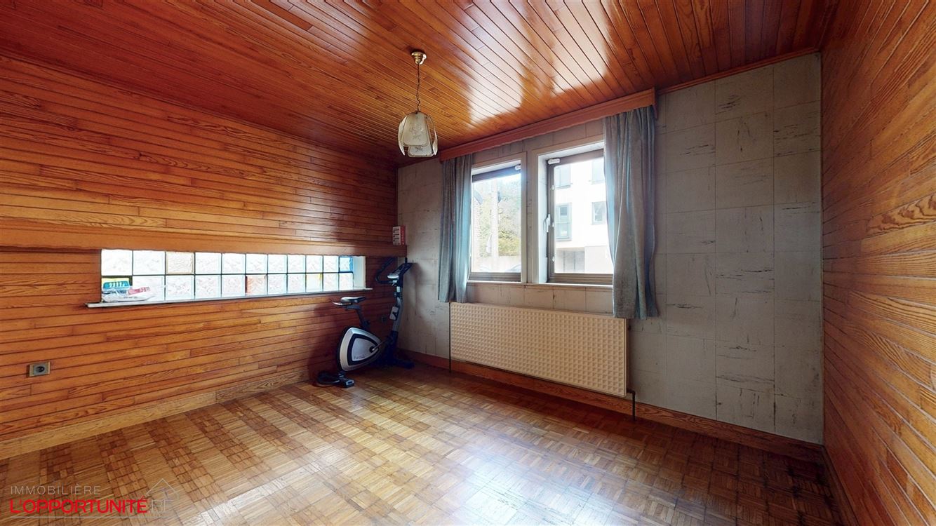 Belle maison 4 facades en bel étage inversé, deux chambres, magnifique jardin.