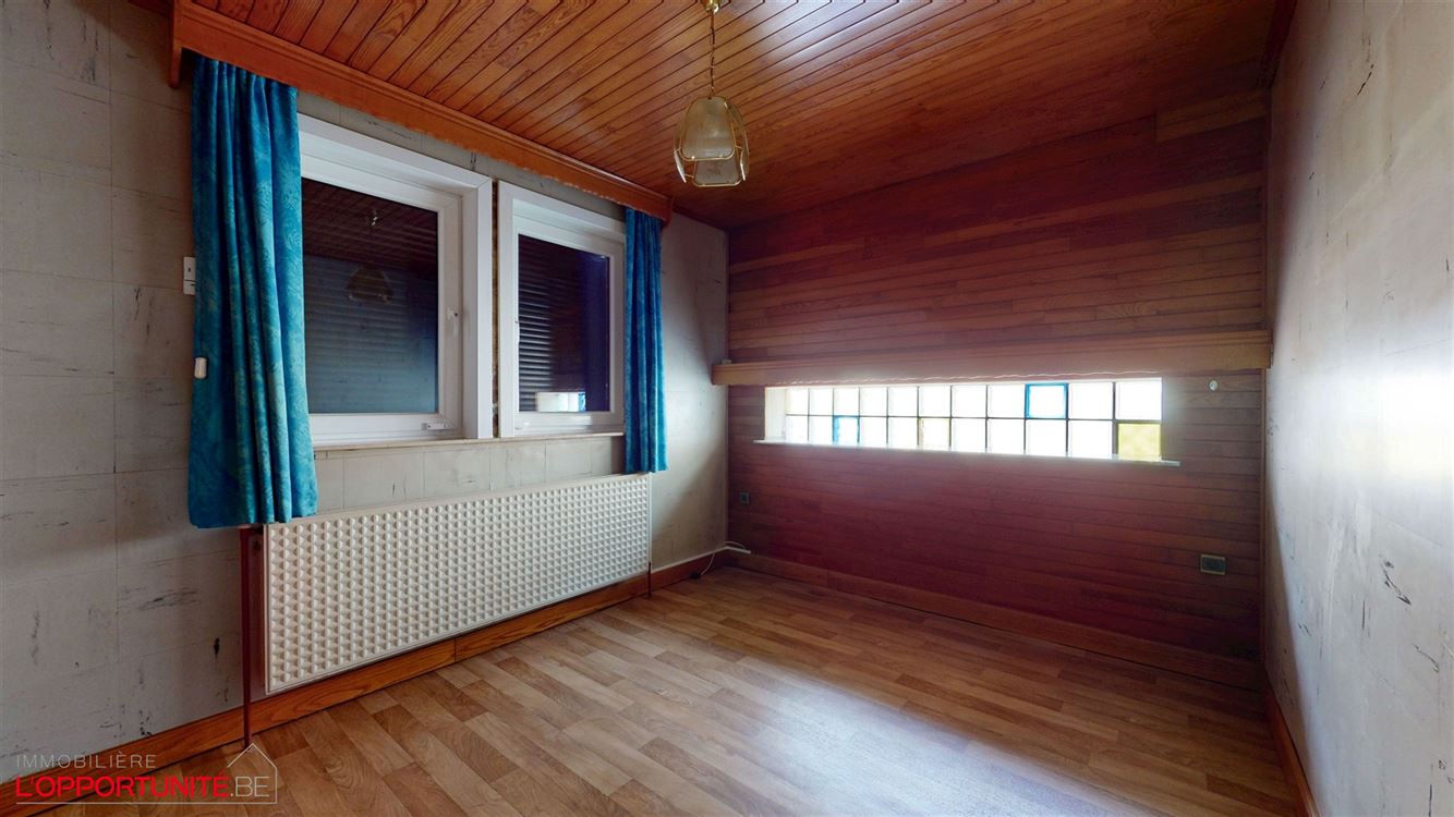 Belle maison 4 facades en bel étage inversé, deux chambres, magnifique jardin.