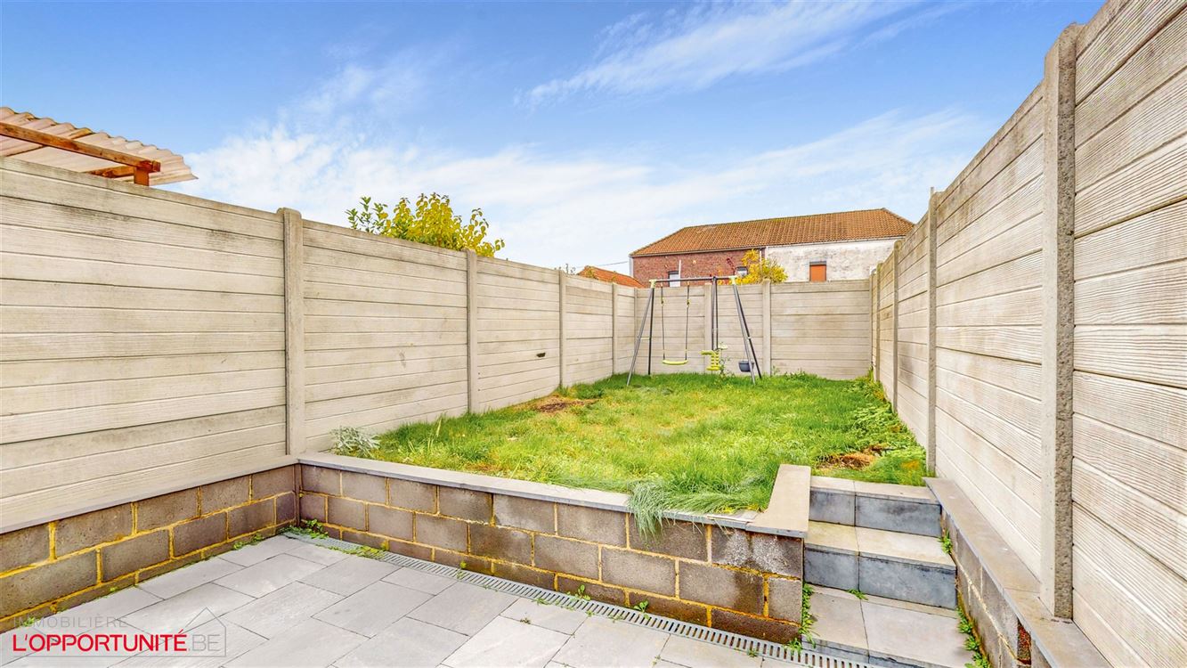 Magnifique maison renovée trois chambres, elec conforme 2042, terrasse et jardinet.